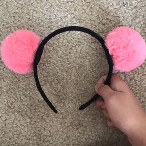 Cute headband pompom in the top